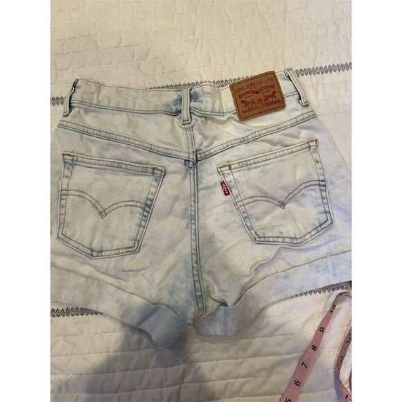 Levi's Women's White Washed Denim Mom Shorts Size 27 Rolled Hem - Picture 7 of 9